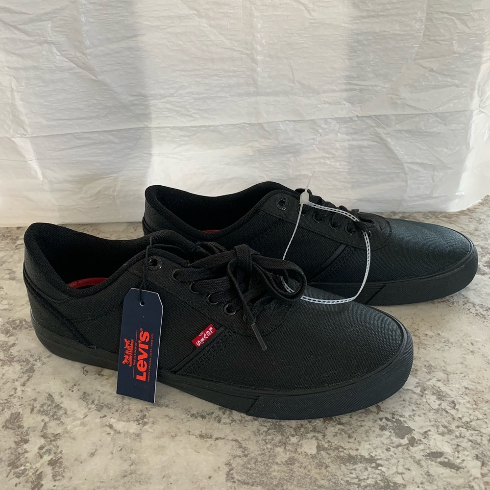 All black 9 1/2 Levi’s with tags